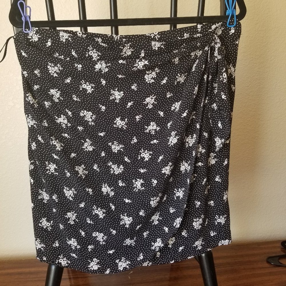 liz claiborne black and white floral skirt